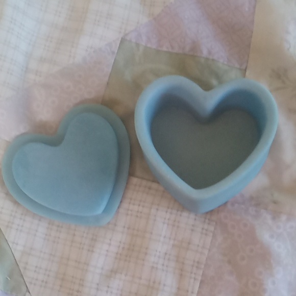 Blue porcelain heart box - Picture 2 of 2